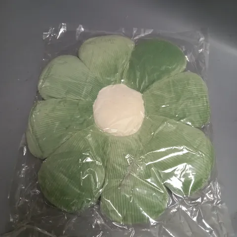 CUTE FLOWER CUSHION GREEN