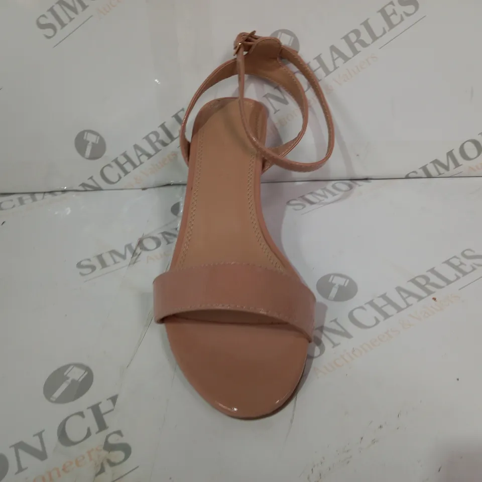 BOXED PAIR OF JDWILLIAMS OPEN TOE LOW HEEL SANDALS IN NUDE COLOUR UK SIZE 5