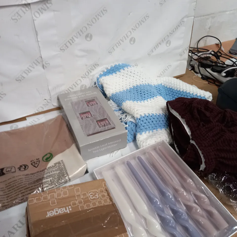 LOT OF ASSORTED HOUSEHOLD ITEMS