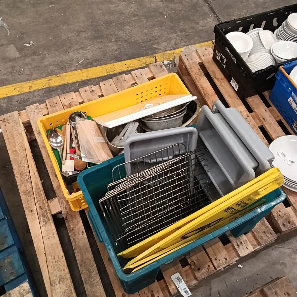 PALLET OF CATERING UTENSILS, BOWLS, CHOPPING BOARDS ETC.