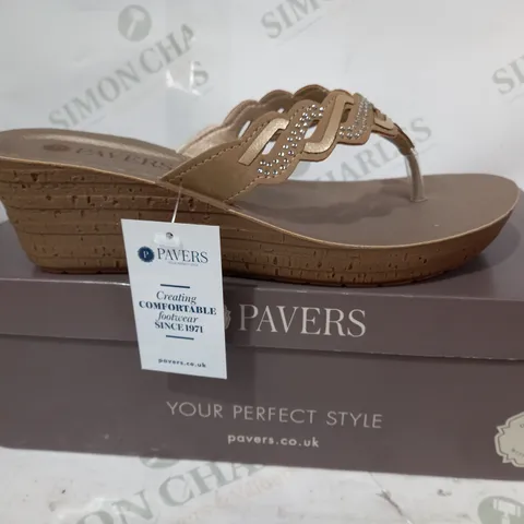 BOXED PAIR OF PAVERS WEDGE SANDALS IN GOLD COLOUR W. JEWEL EFFECT EU SIZE 38