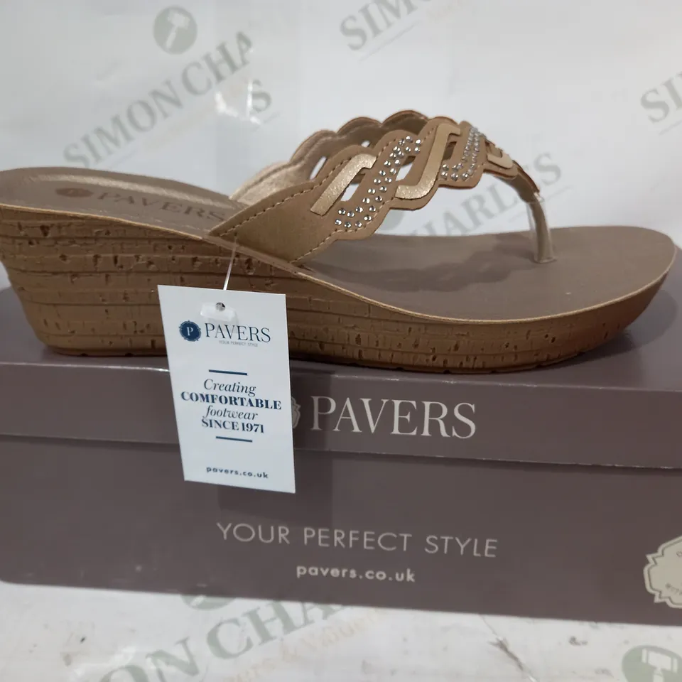 BOXED PAIR OF PAVERS WEDGE SANDALS IN GOLD COLOUR W. JEWEL EFFECT EU SIZE 38