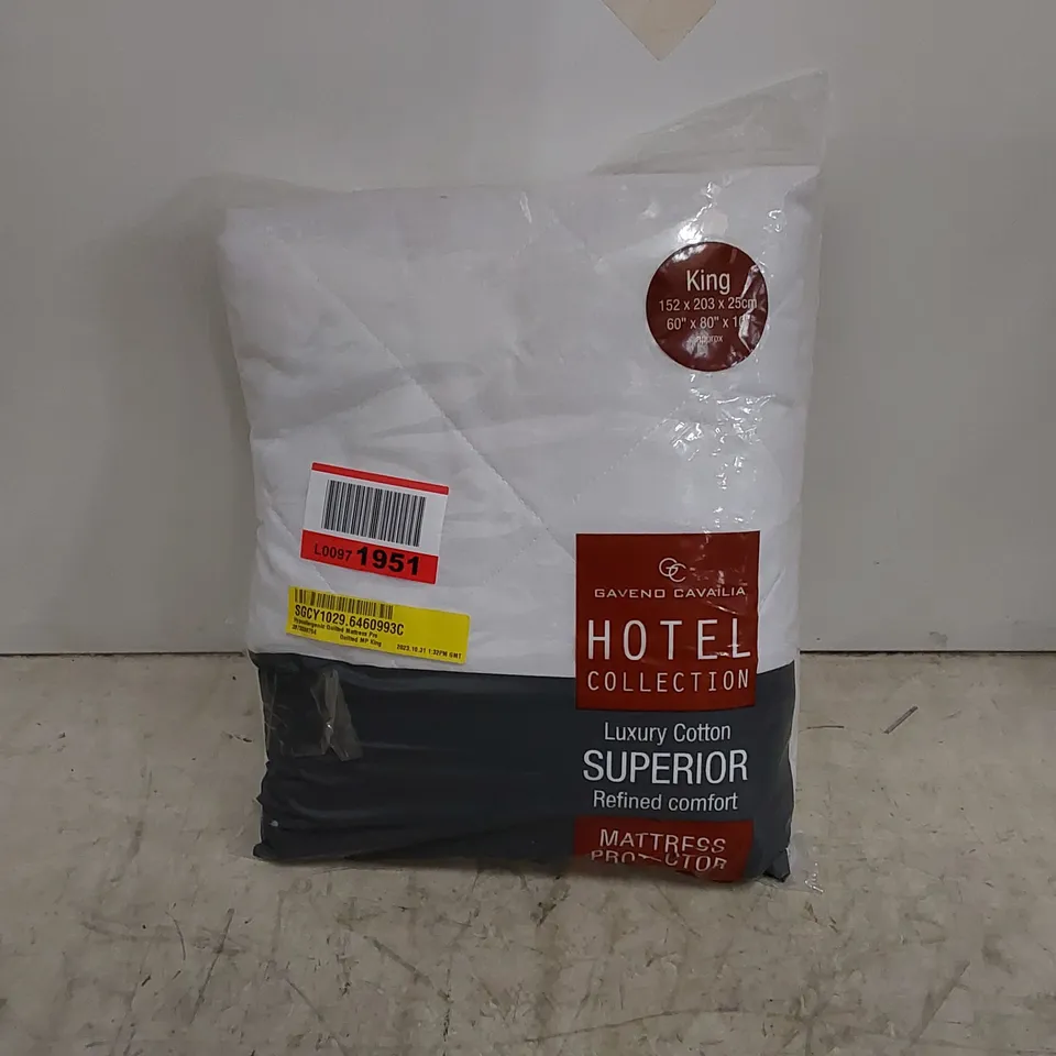 BAGGED HYPOALLERGENIC QUILTED MATTRESS PROTECTOR // SIZE: KING 
