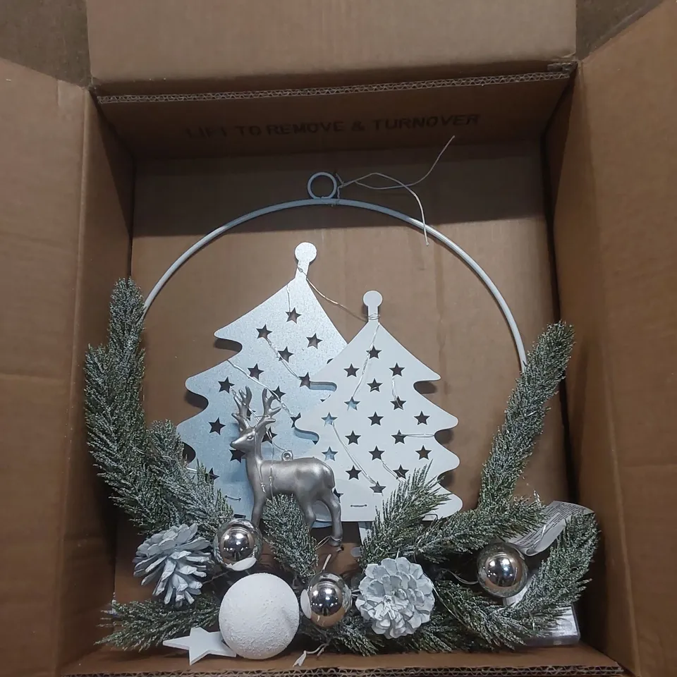 BOXED DOOR DEER AND TREE SCENE WREATH