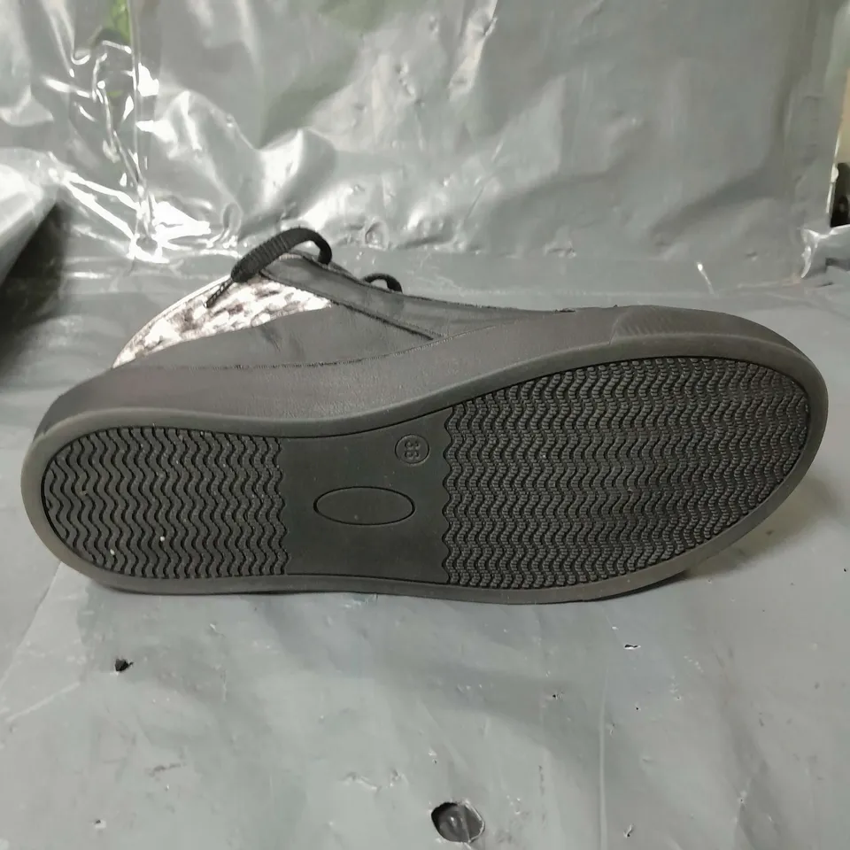 ADESSO LADIES LUNA TRAINERS BLACK SIZE 5