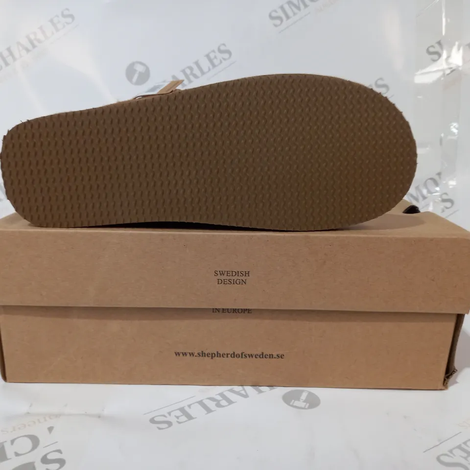 BOXED PAIR OF SHEPHERD FAUX FUR LINED SHOES IN BROWN UK SIZE 5