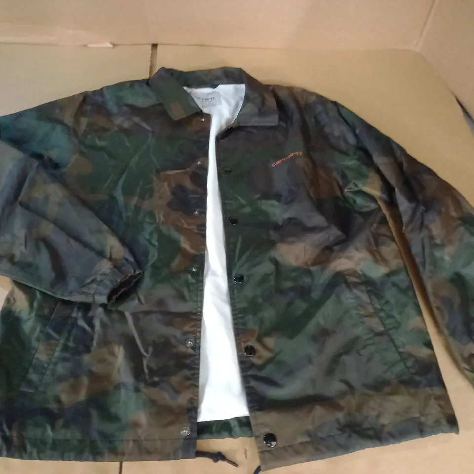 CARHARTT BUTTON FRONT JACKET IN CAMO - S