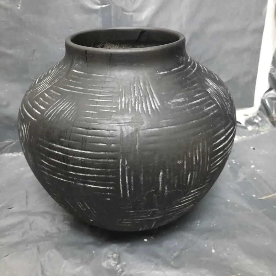 LARGE URN VASE - COLLECTION ONLY