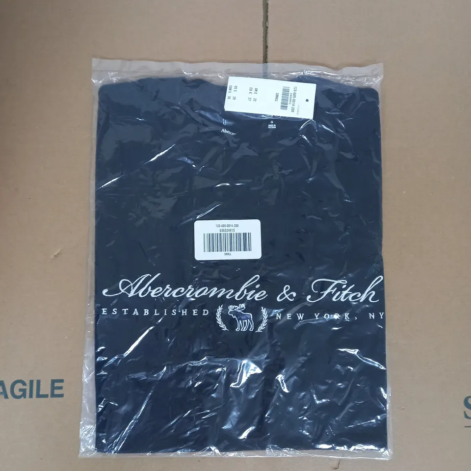 ABERCROMBI & FITCH EMBROIDERED TEE IN BLACK SIZE S