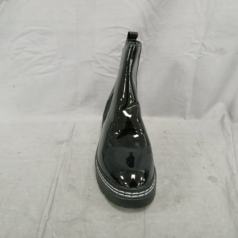 BOXED PAIR OF RIVER ISLAND SIDE-ZIP ANKLE BOOT IN GLOSSY BLACK SIZE 7