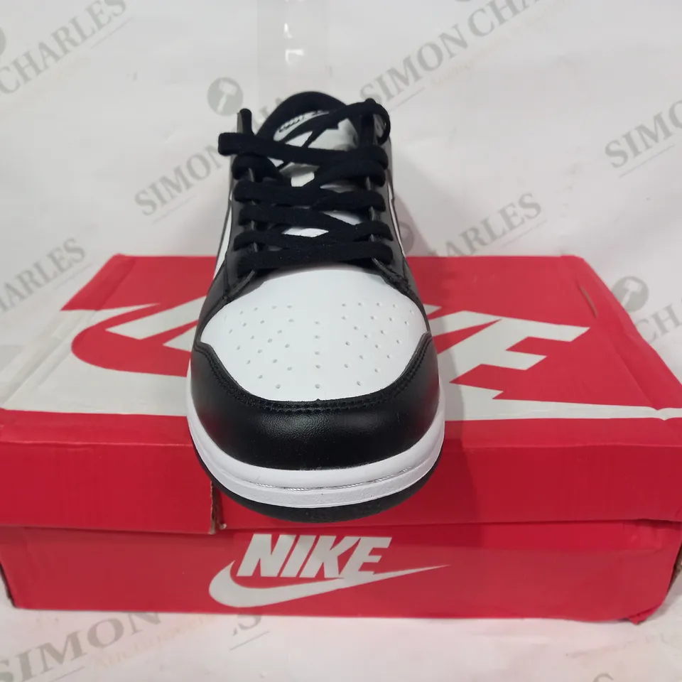 BOXED PAIR OF NIKE DUNK LOW RETRO SHOES IN BLACK/WHITE UK SIZE 8