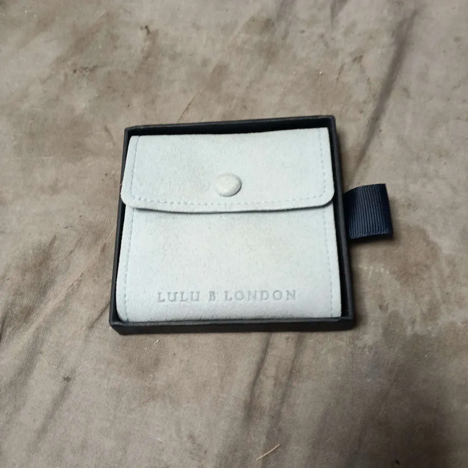 LULU B LONDON CROSS PENDANT NECKLACE WITH PEARL ACCENTS – TIMELESS JEWELLERY