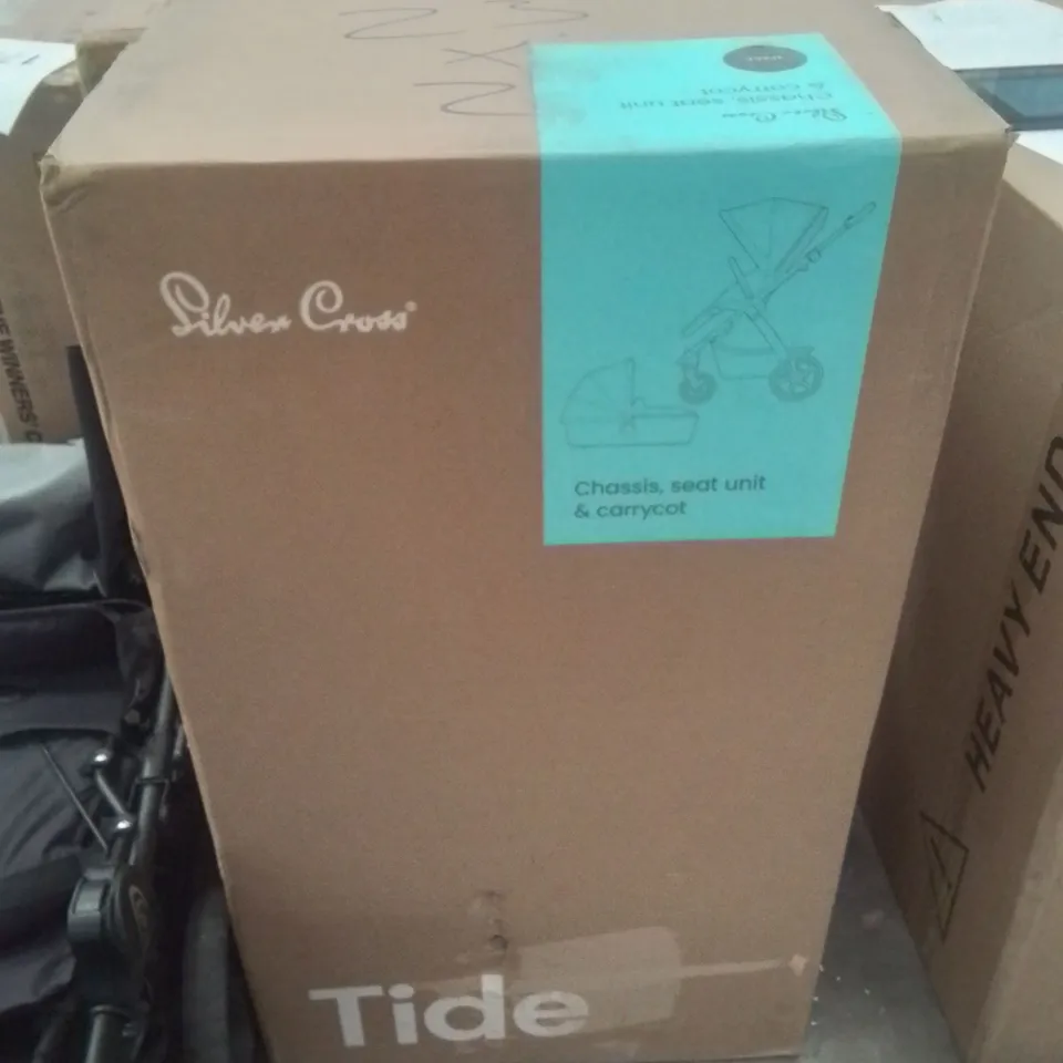 BOXED SILVER CROSS TIDE STROLLER AND CARRYCOT - SPACE (1 BOX)