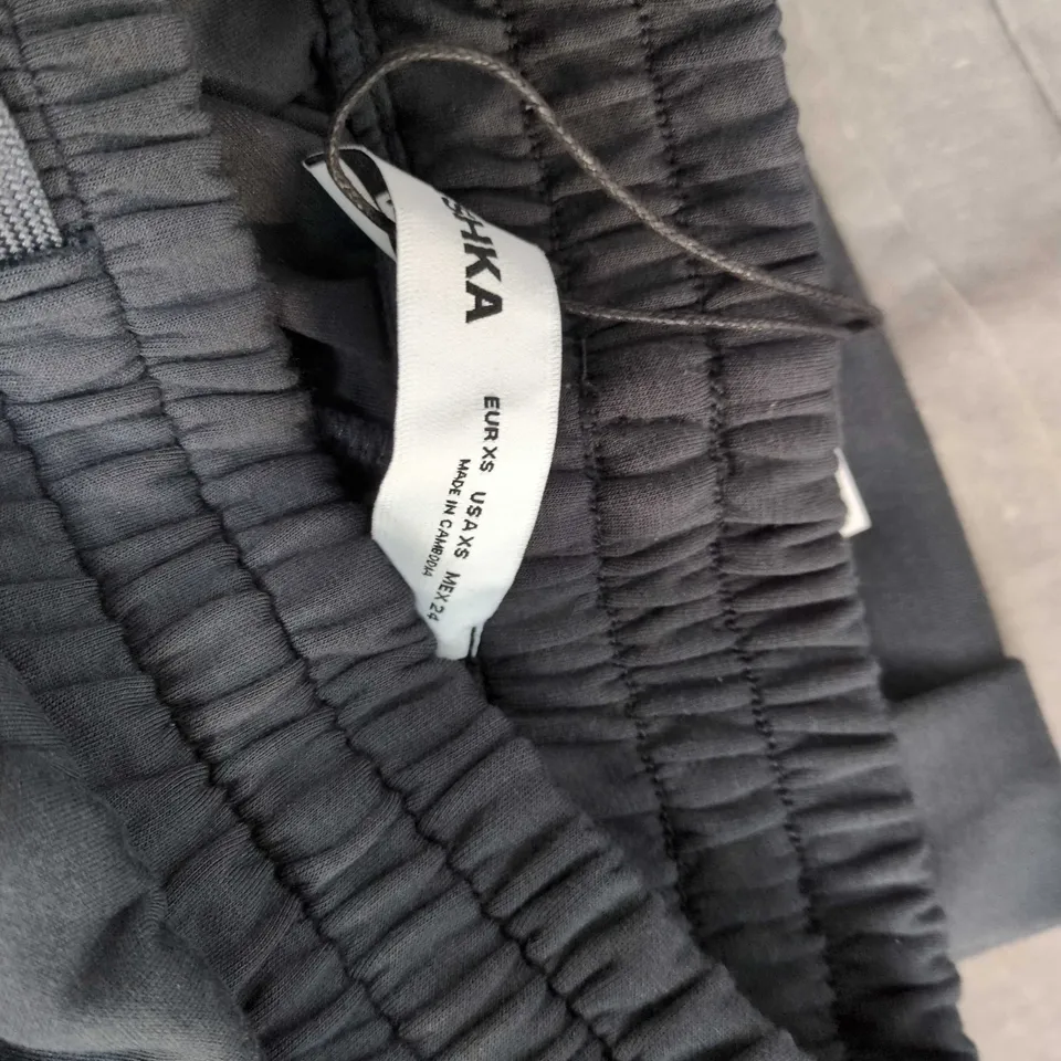 BERSHKA BLACK JOGGERS – XS (EU XS / US XS)