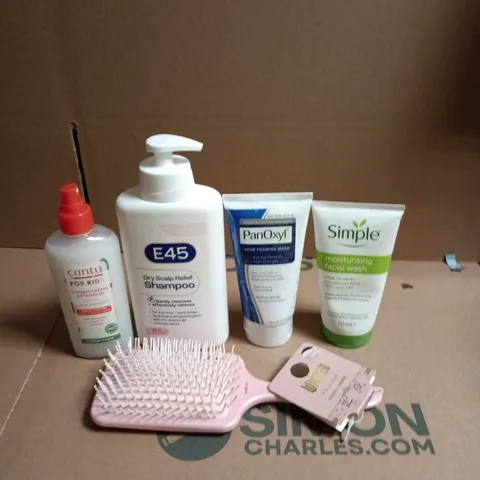 APPROXIMATEY 20 ASSORTED HEALTH AND BEAUTY PRODUCTS TO INCLUDE E45 DRY SCALP RELIEF SHAMPOO - SIMPLE MOISTURISING FACIAL WASH AND CANTU FOR KIDS DETANGLING CONDITIONER