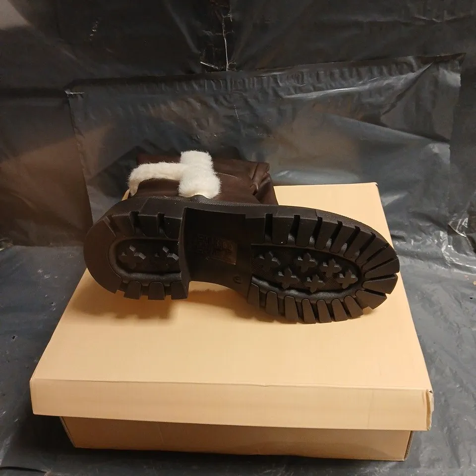 SIMMI LONDON BROWN LEATHER KNEE-HIGH BOOT WITH SHEARLING TRIM – BUCKLE DETAIL UK SIZE 6