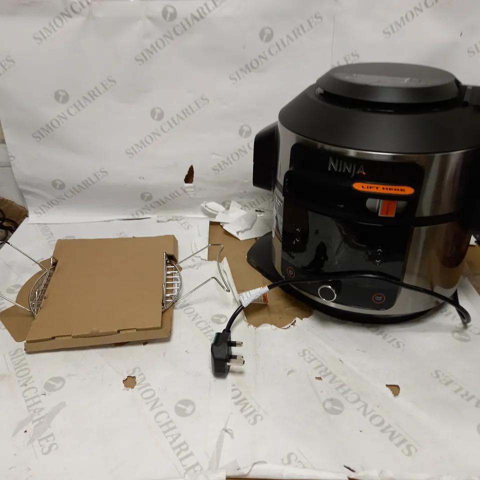 NINJA FOODI 11 IN 1 SMARTLID MULTI-COOKER