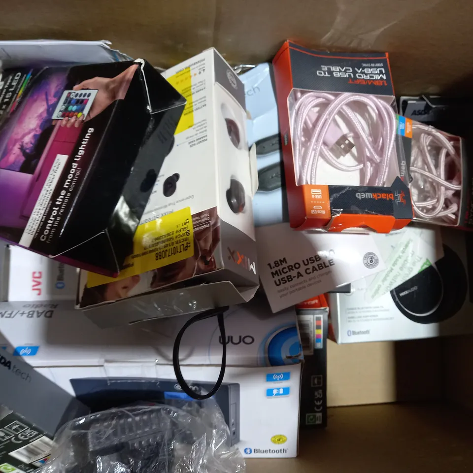 LOT OF APPROXIMATELY 20 ASSORTED HOUSEHOLD ITEMS TO INCLUDE ASDA TECH TRUE WIRELESS EARBUDS, BLACKWEB USB PC HEADSET, MIXX RX1 WIRELESS HEADPHONES, ETC