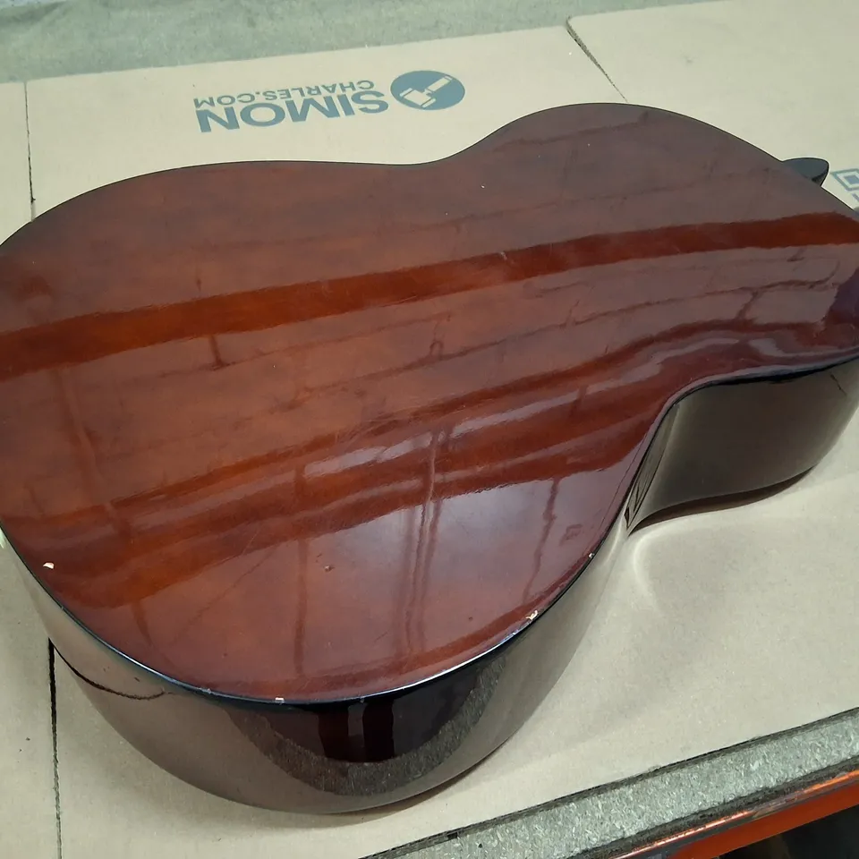 ACOUSTIC CLASSICAL GUITAR WITH NYLON STRINGS