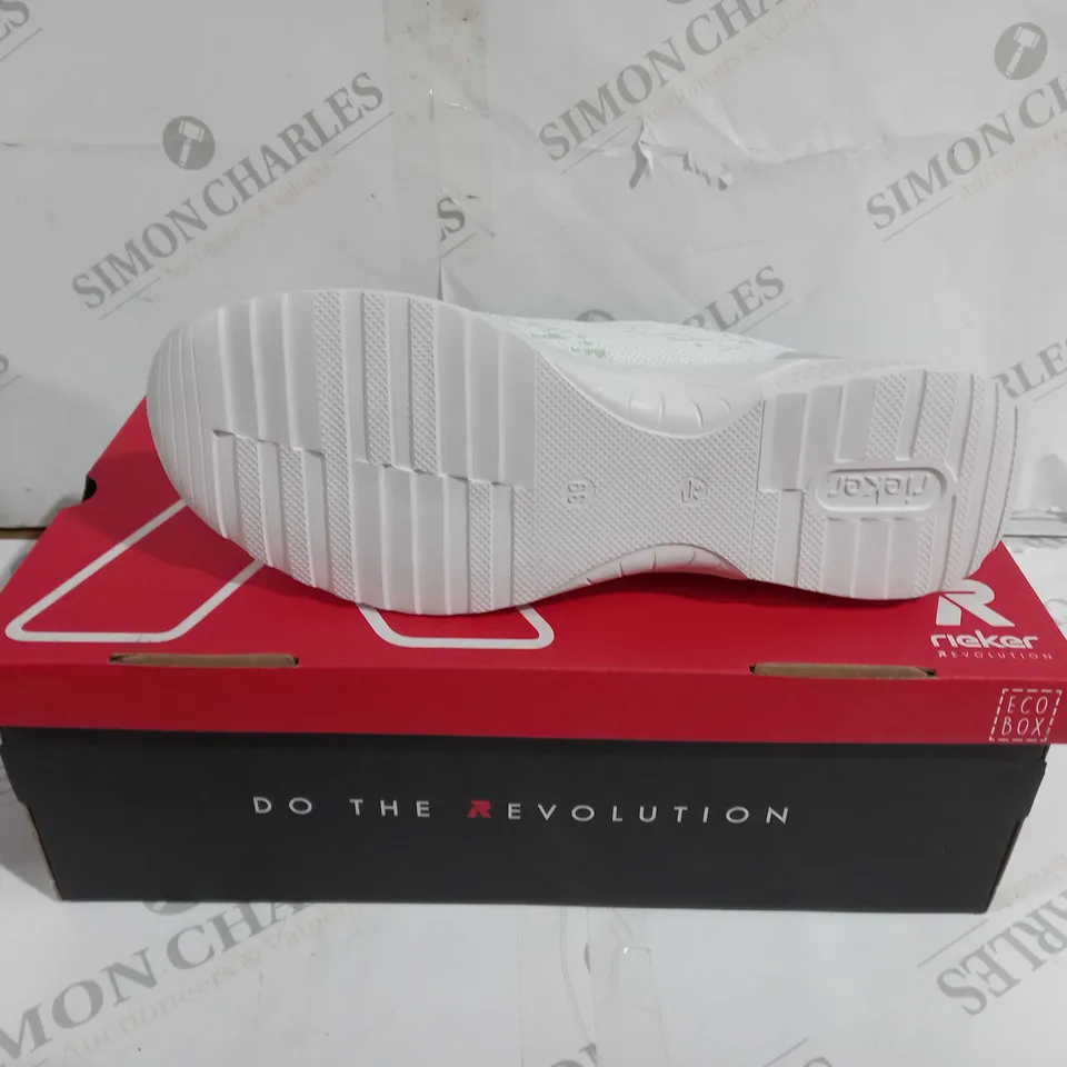 BOXED PAIR OF RIEKER REVOLUTION SOFT SHOES GREEN UK SIZE 6
