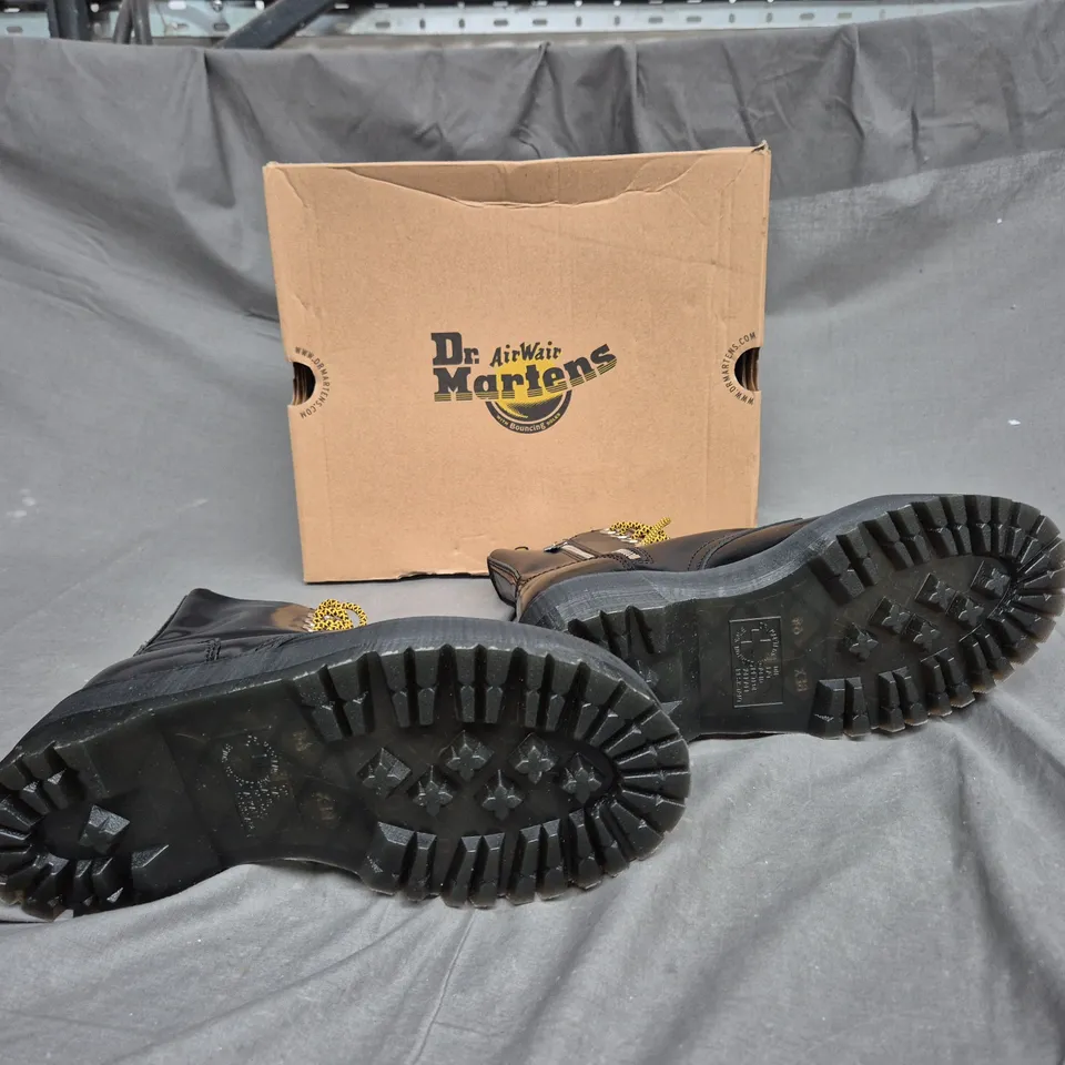 BOXED PAIR OF DR AIRWAY MARTENS JADON MAX BLACK UK 6 