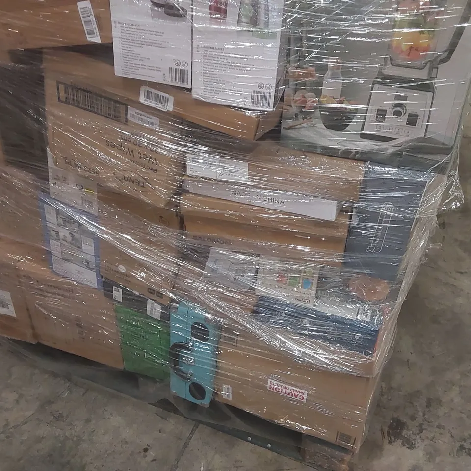 PALLET CONTAINING A VERY LARGE QUANTITY OF ASSORTED ITEMS INCLUDING: SLOW JUICER, RICE COOKER, MINI SEWING MACHINE, SILVERCREST SMOOTHIE MAKERS, MILK BROTHER ECT