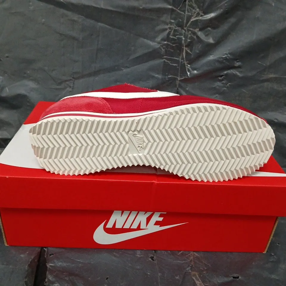 BOXED PAIR OF NIKE WOMENS CORTEZ TRAINERS - UK SIZE 5.5