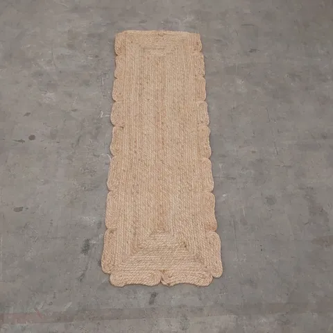 QUALITY DESIGNER AREA RUG - APPROXIMATELY 117 x 38cm