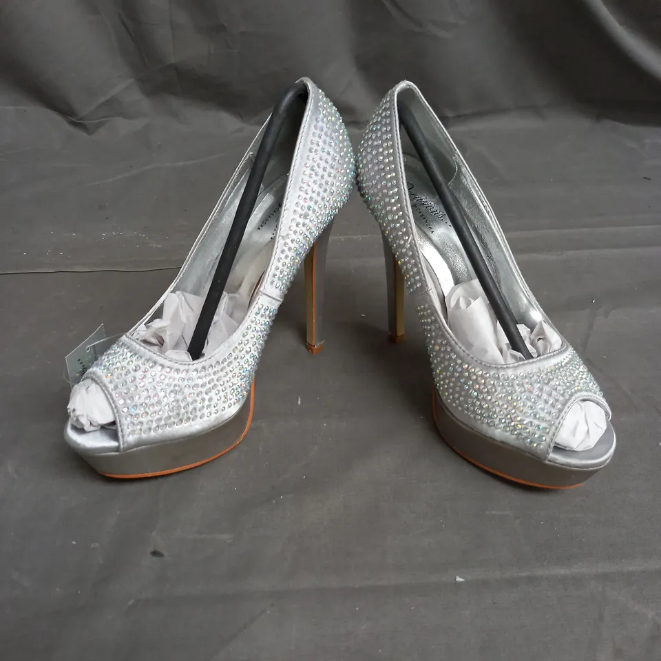 BOX OF 10 PAIRS OF CASANDRA OPEN TOE HIGH HEEL SHOES IN SILFER RHINESTONE - VARIOUS SIZES