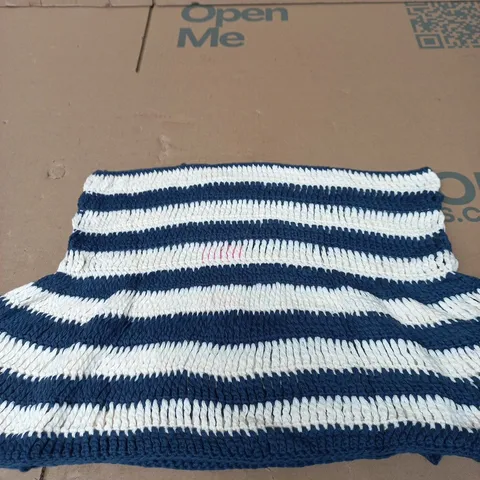 EDIKTED NAVY & WHITE STRIPED KNITWEAR – SIZE M