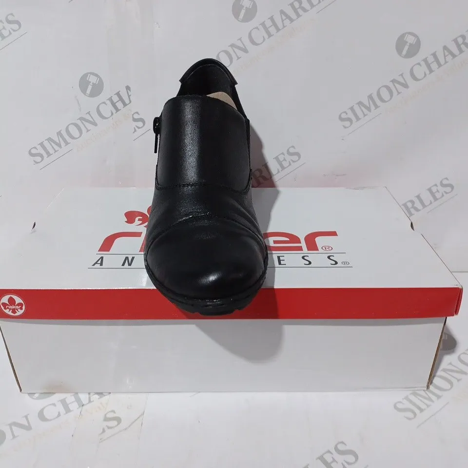 BOXED PAIR OF RIEKER ANTISTRESS BOOT BLACK SIZE 5 