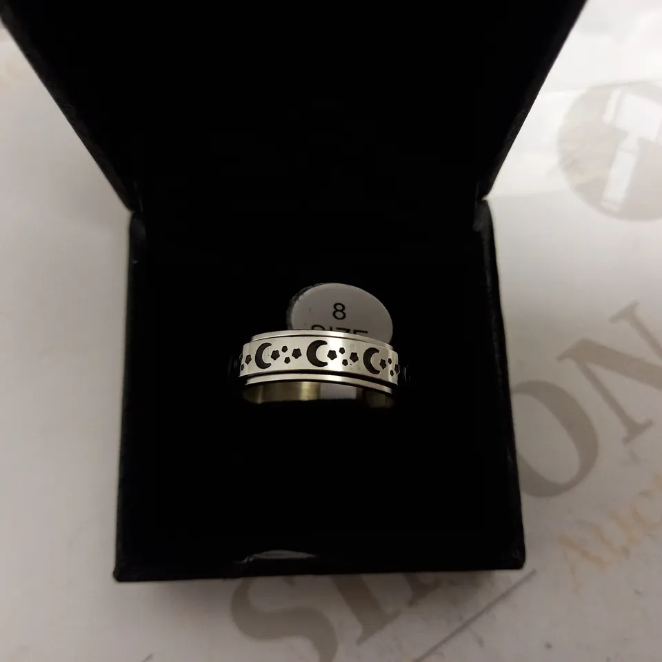 SILVER EFFECT MOON AND STARS SPINNER RING