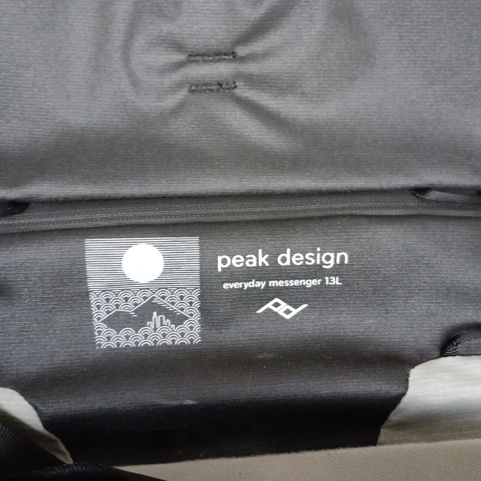 PEAK DESIGN EVERYDAY MESSENGER 13L CAMERA BAG – BLACK