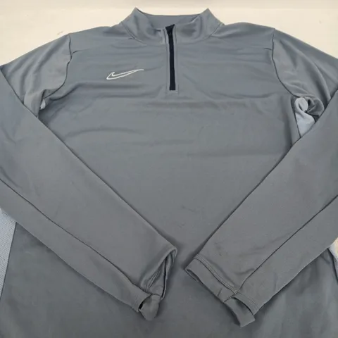 NIKE GREY QUARTER-ZIP TRAINING TOP - SIZE M