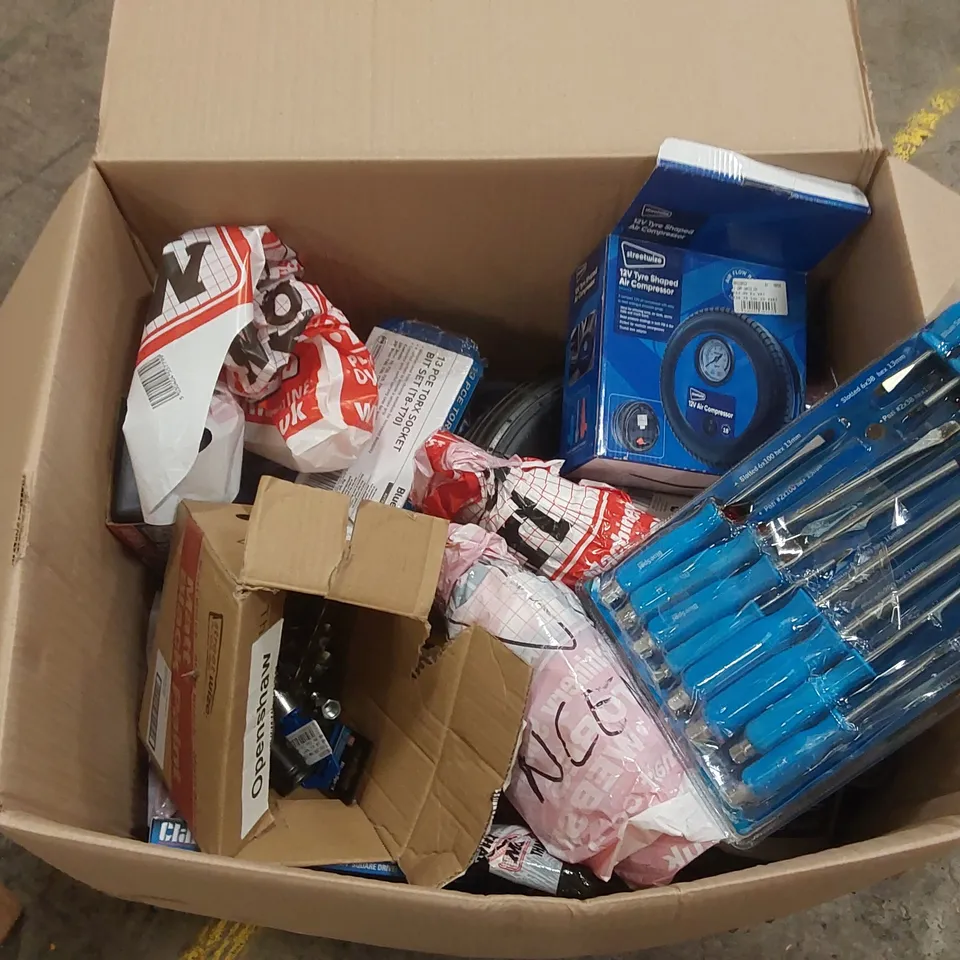 BOX CONTAINING A LARGE ASSORTMENT OF TOOLS/EQUIPMENT INCLUDING: 12PCE DRIVER SET, 12V TYRE SHAPED AIR COMPRESSOR, TORX SOCKET SET, WHEEL ECT