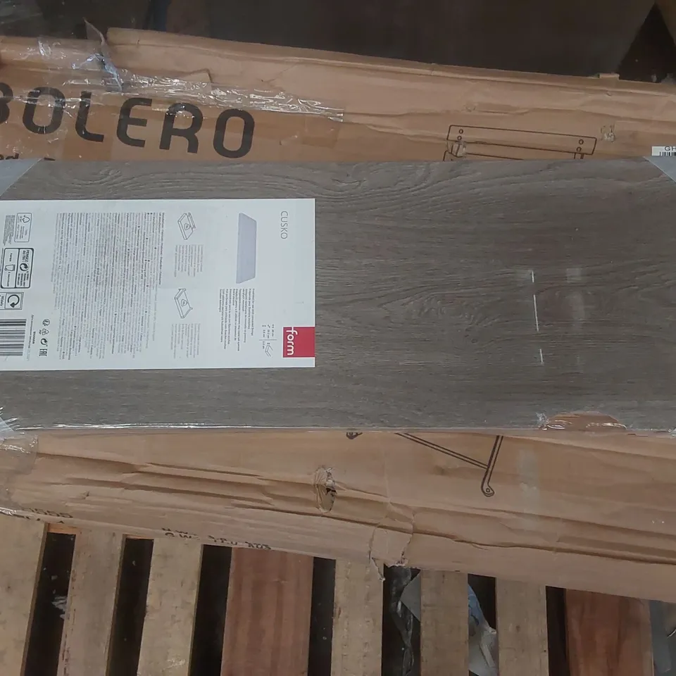 FORM CUSKO FLOATING WALL SHELF