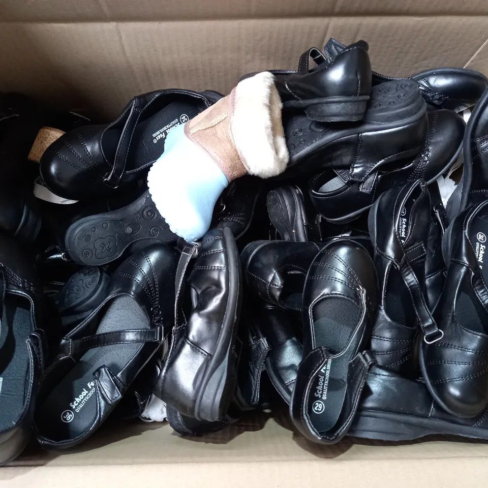 APPROXIMATELY 12 ASSORTED KIDS PAIRS OF SHOES IN VARIOUS COLOURS, STYLES, AND SIZES