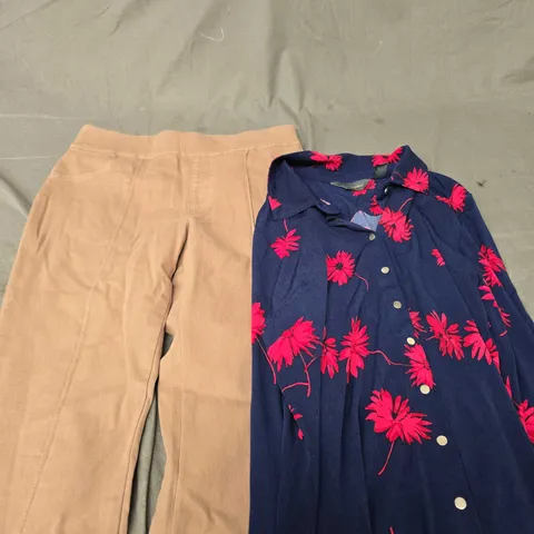 APPROXIMATELY 20 ASSORTED WOMENS CLOTHING PRODUCTS IN VARIOUS BRANDS TO INCLUDE DRESSES, TOPS, PANTS ETC