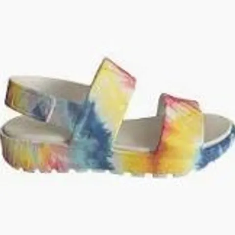 BOXED PAIR OF SKECHERS CALI TIE DYE SANDALS IN MULTI SIZE 5