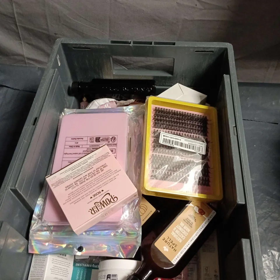 APPROXIMATELY 25 ASSORTED HEALTH & BEAUTY ITEMS INCLUDING NATURE SPELL PUMPKIN OIL , BABY ELECTRIC SONIC TOOTHBRUSH AND COSY BERRY DELIGHT BODY MIST 