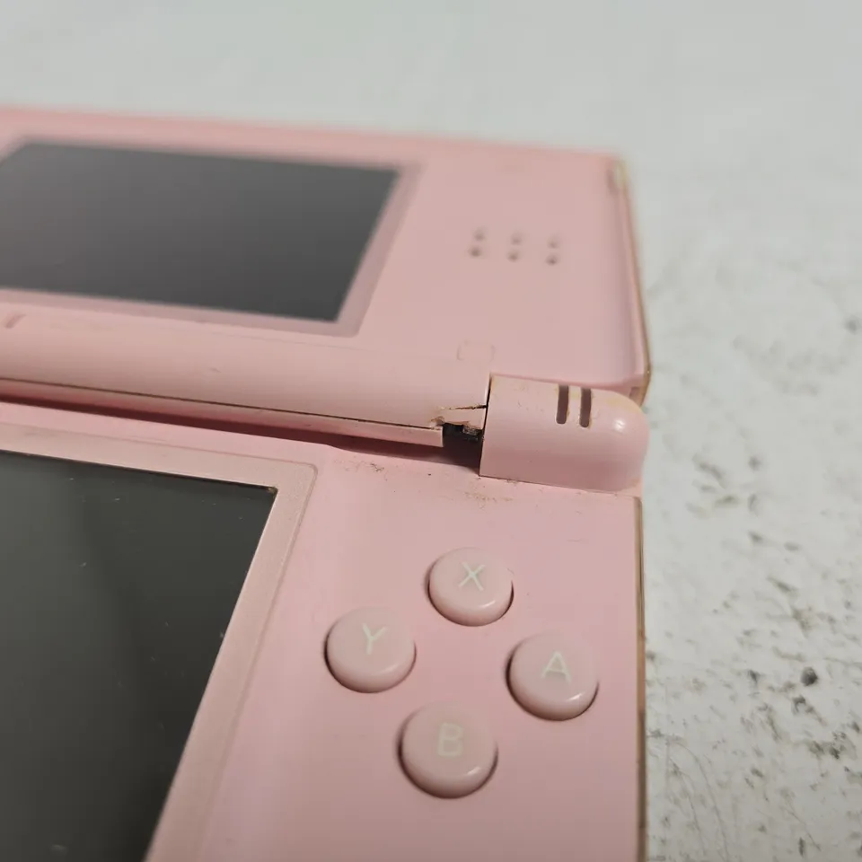 NINTENDO DS LITE USG-001 HANDHELD GAMES CONSOLE