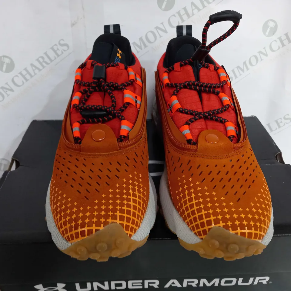 BOXED PAIR OF UNDER ARMOUR HOVR SUMMIT FT DELTA SHOES - ORANGE - 6.5 UK
