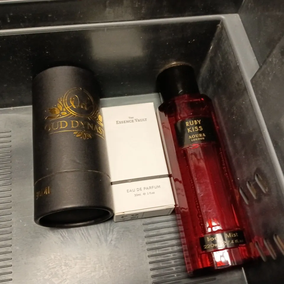 LOT OF 10 ASSORTED EAU DE PARFUMES IN VARIOUS SIZES TO INCLUDE FLEUR NOIR, RAYAA AND ESSENCE VAULT