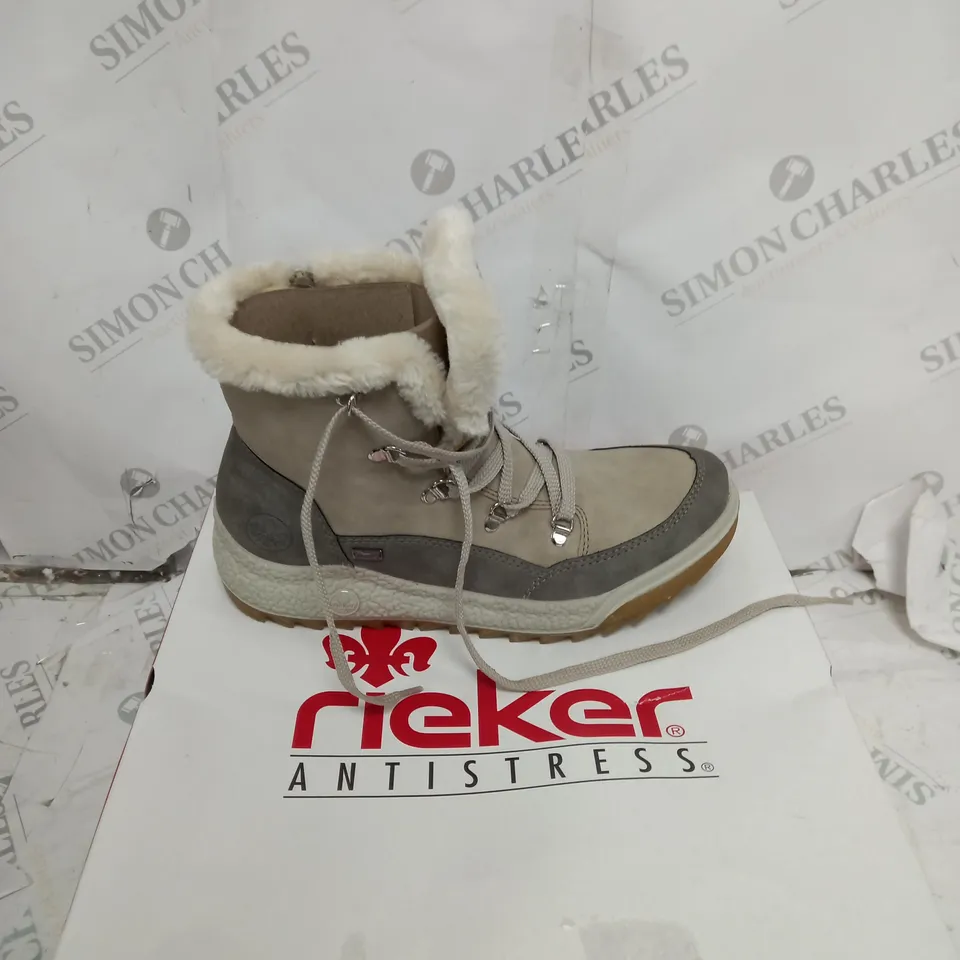 BOXED RIEKER ANTISTRESS WARM HIKING BOOTS, CREAM - SIZE 7.5 