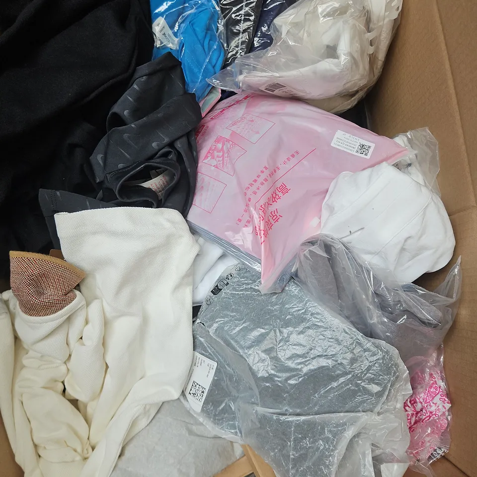 BOX OF APPROXIMATELY 20 ASSORTED CLOTHING ITEMS TO INCLUDE - BELT , TIE , PANTS ETC