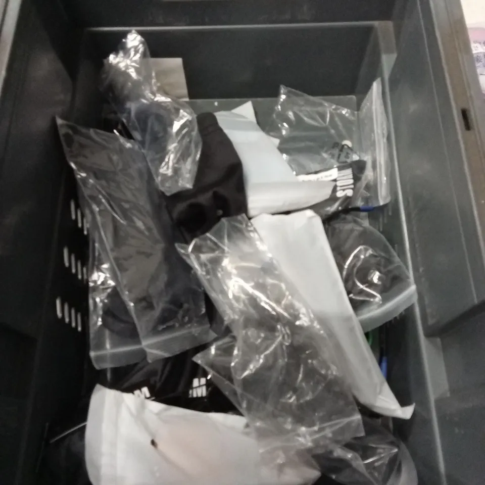 TOTE TO CONTAIN A LARGE ASSORTMENT OF GLASSES/SUNGLASSES 