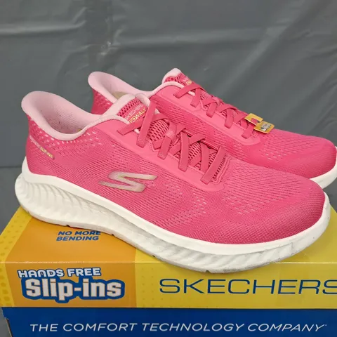 BOXED PAIR OF SKECHERS SLIP IN TRAINERS IN PINK - UK 8