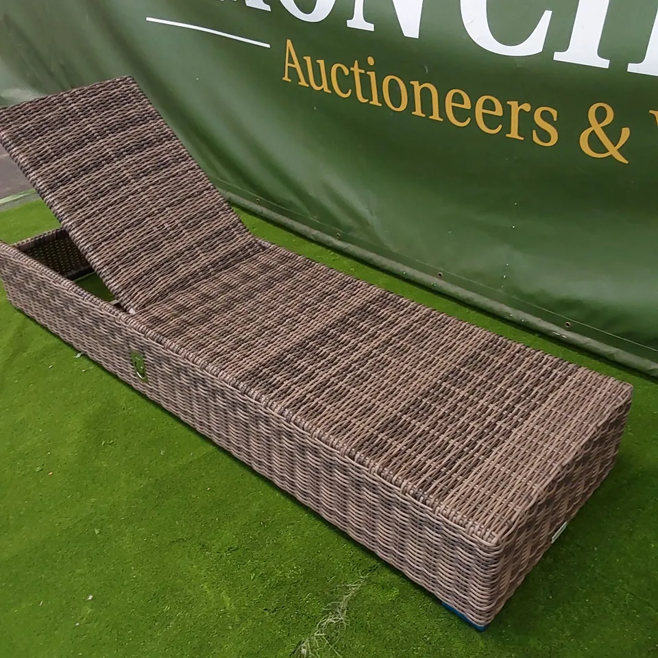 DESIGNER MANUAL ADJUSTABLE SUNLOUNGER IN WEAVE COFFEE COLOUR