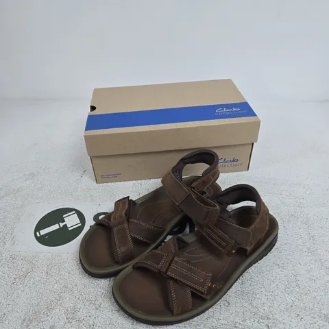 CLARKS WESLEY SHORE SANDALS – BEESWAX LEATHER, UK 10 (EU 44½)