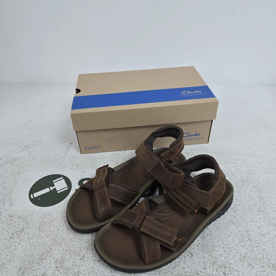 CLARKS WESLEY SHORE SANDALS – BEESWAX LEATHER, UK 10 (EU 44½)